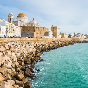 https://sweet-arco-rosa-zona-centro.hotelsincadiz.net